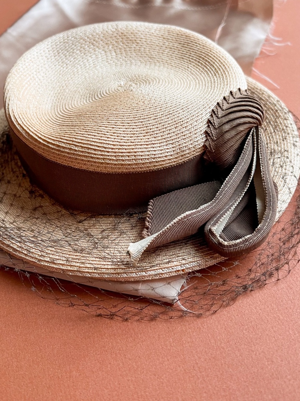 Vintage 1940s Straw Hat With Brown Netting - Picture 3 of 9